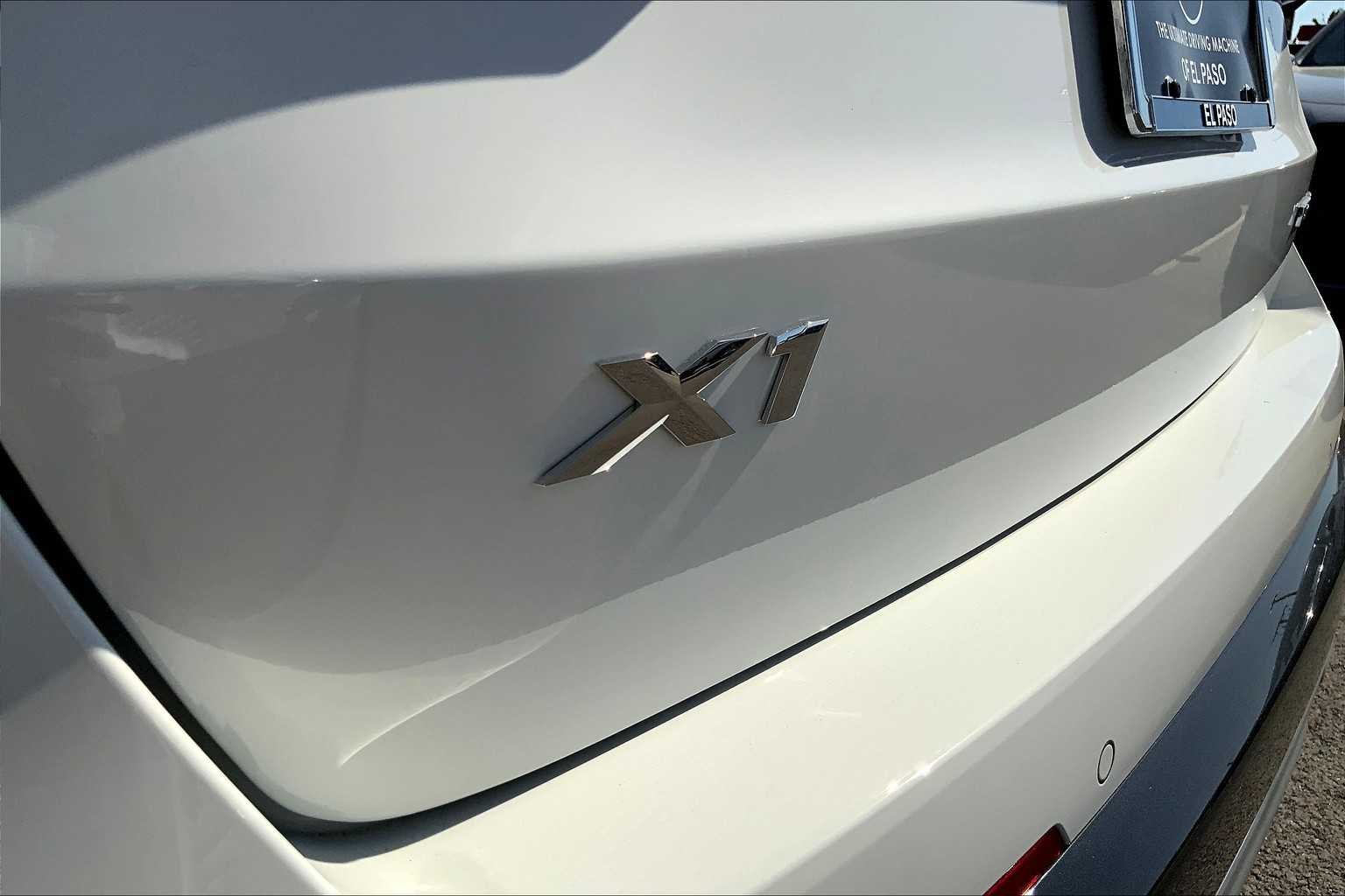 New 2025 Alpine White BMW xDrive28i image 13