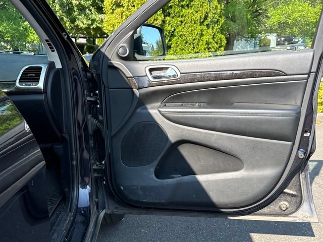 Used 2011 Blackberry Pearlcoat Jeep Laredo image 22