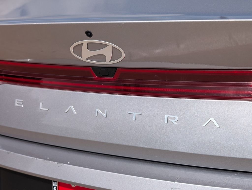 Used 2025 Silver Hyundai SEL Convenience image 32