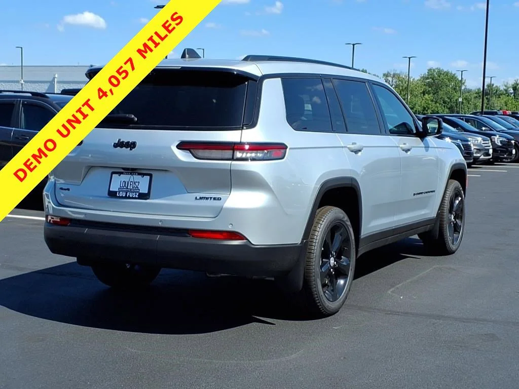 New 2025 Silver Zynith Exterior Paint Jeep Limited image 19