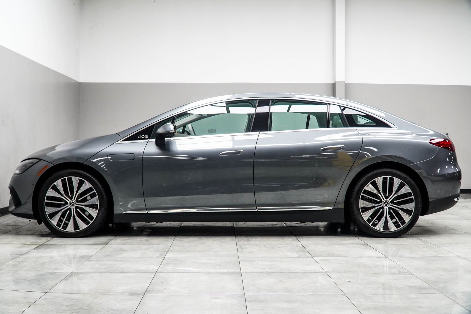 Used 2025 Gray Mercedes-Benz 500 Sedan image 10
