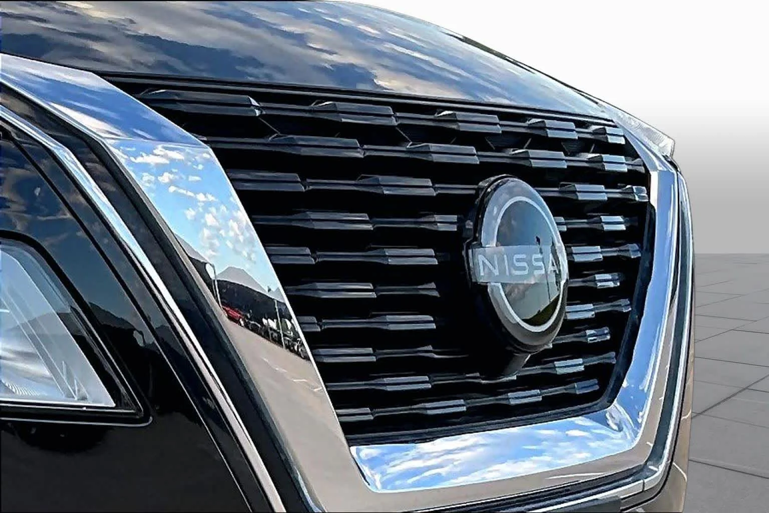 Used 2023 Super Black Nissan SV image 28