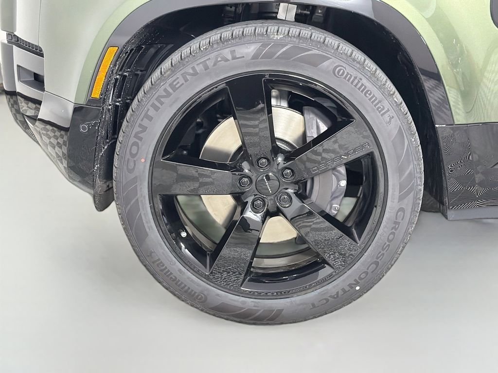 New 2026 Woolstone Green Land Rover X-Dynamic SE image 33
