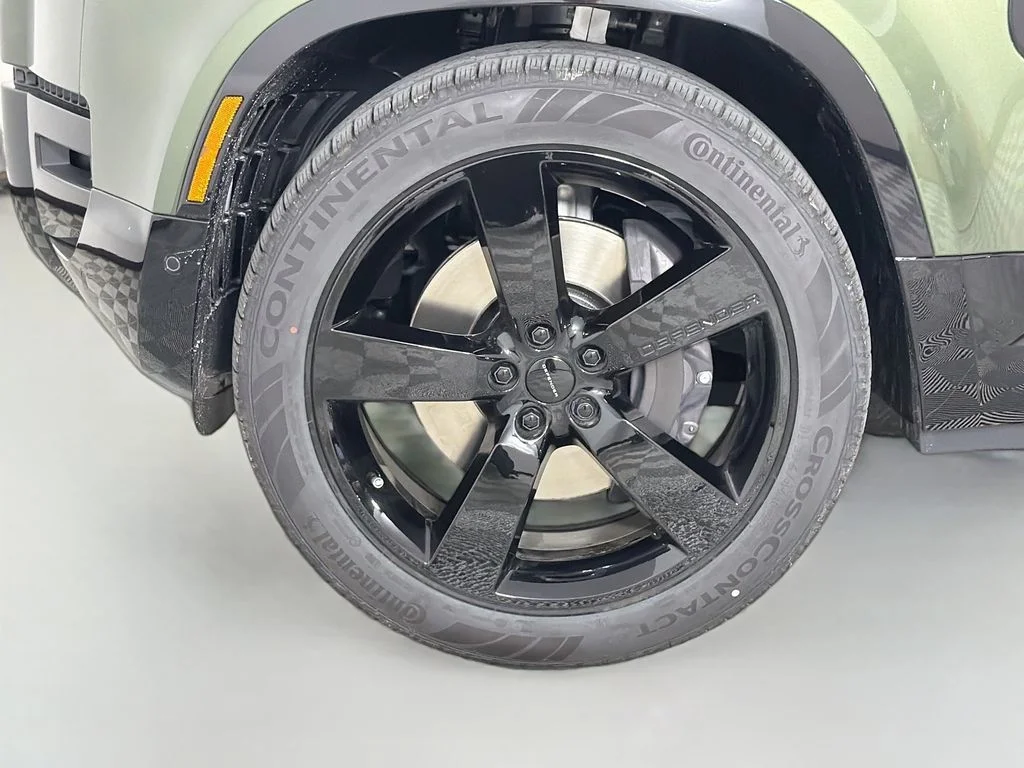New 2026 Woolstone Green Land Rover X-Dynamic SE image 33