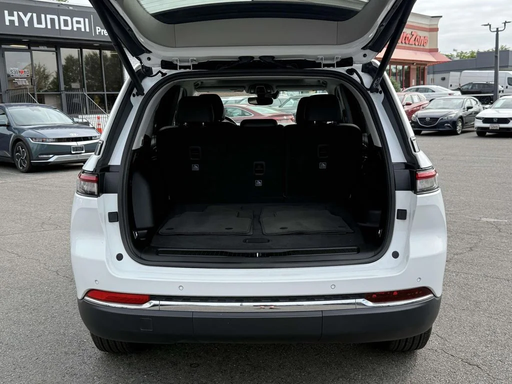 Used 2023 White Jeep Limited image 33