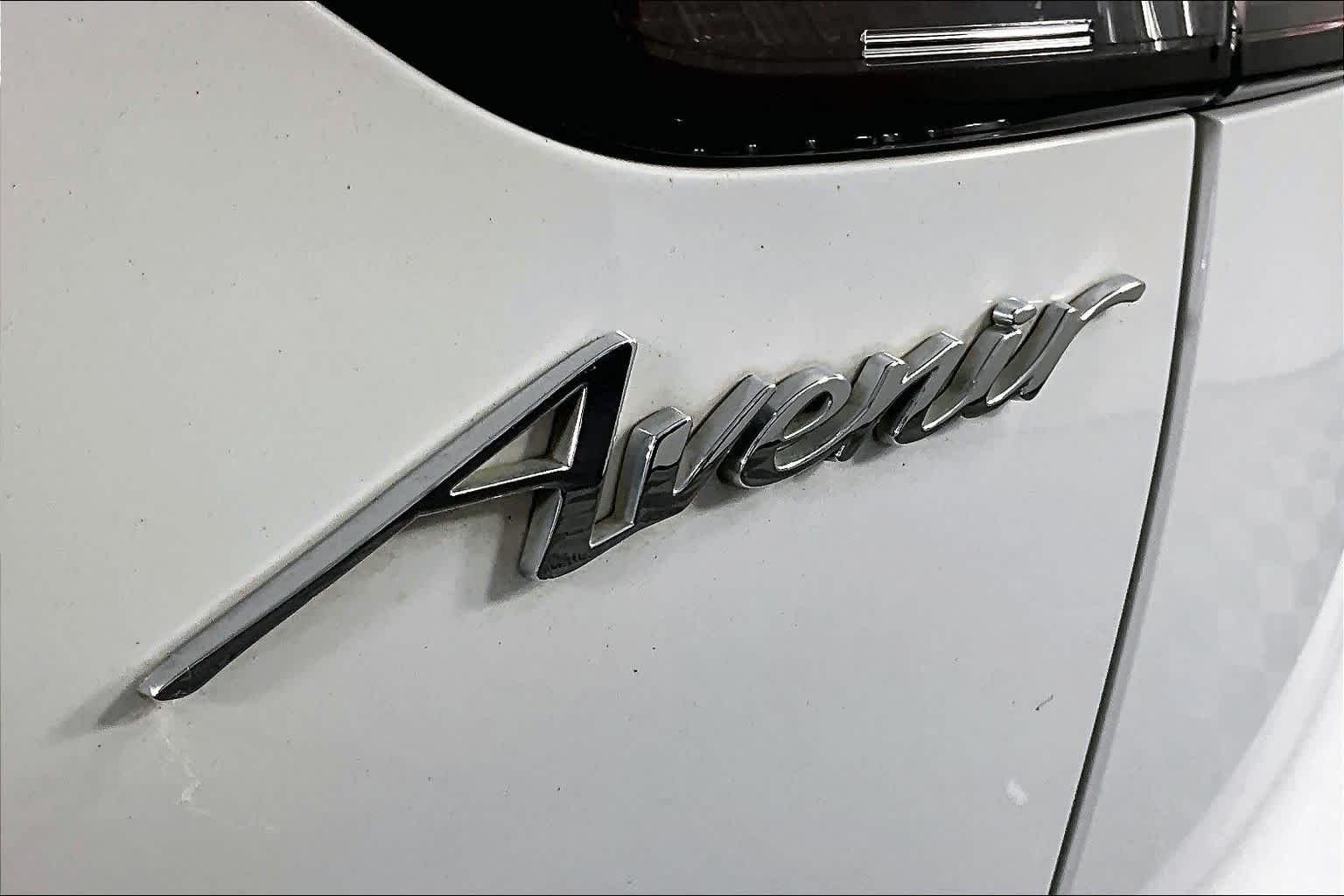 Used 2021 Summit White Buick Avenir image 10
