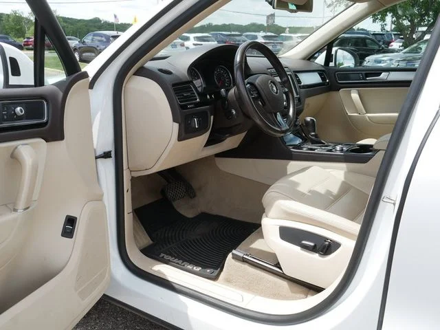 Used 2016 White Volkswagen VR6 FSI image 12