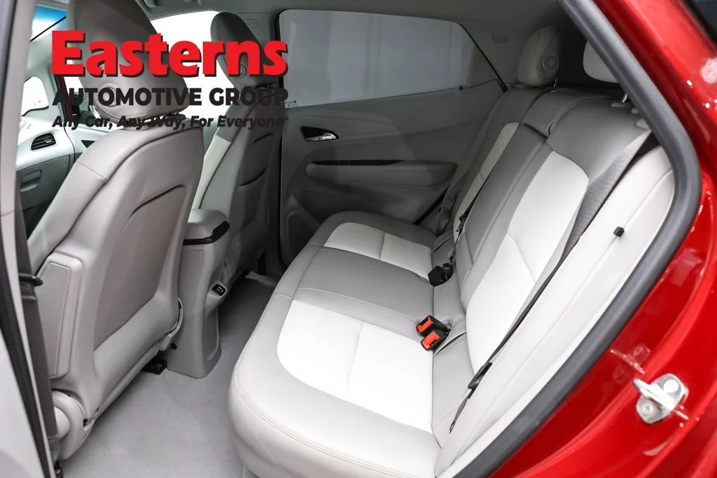 Used 2018 Red Chevrolet Premier image 22