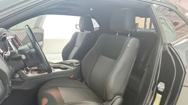 Used 2019 Black Dodge SXT image 17