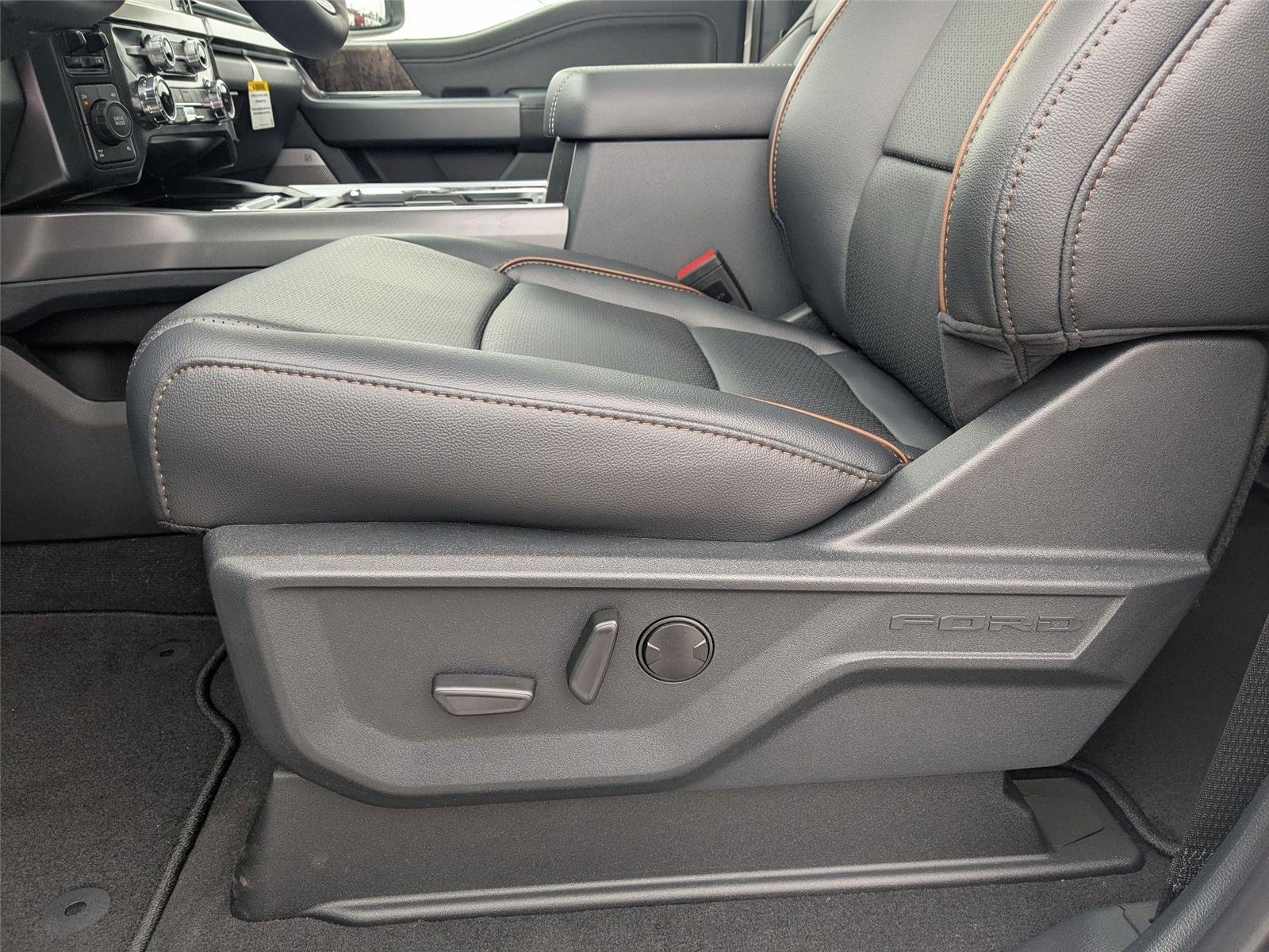 New 2025 Star White Metallic Tri-Coat Ford LARIAT image 15