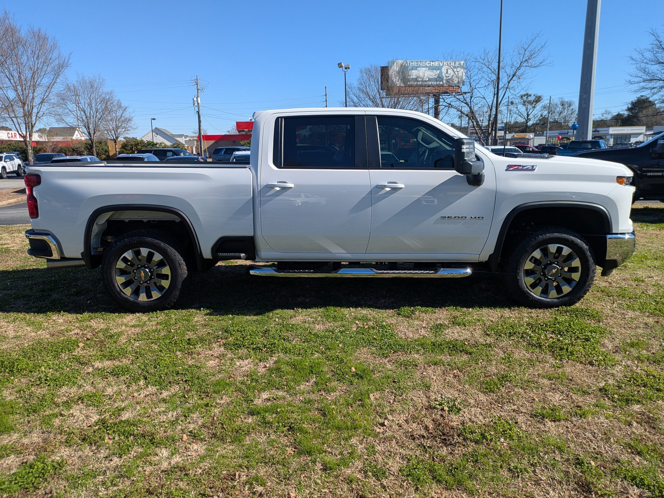 Used 2025 Summit White Chevrolet LT image 3