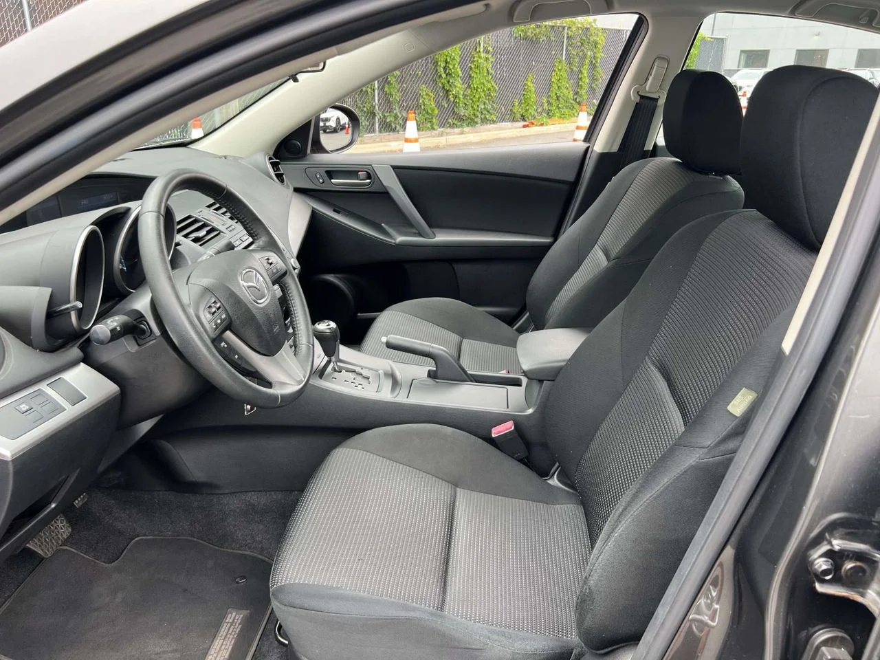 Used 2012 Graphite Mica Mazda i Touring image 19
