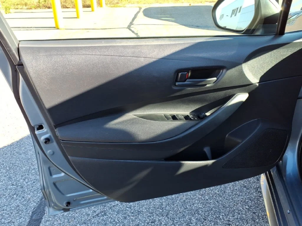 Used 2022 Blue Toyota LE image 9