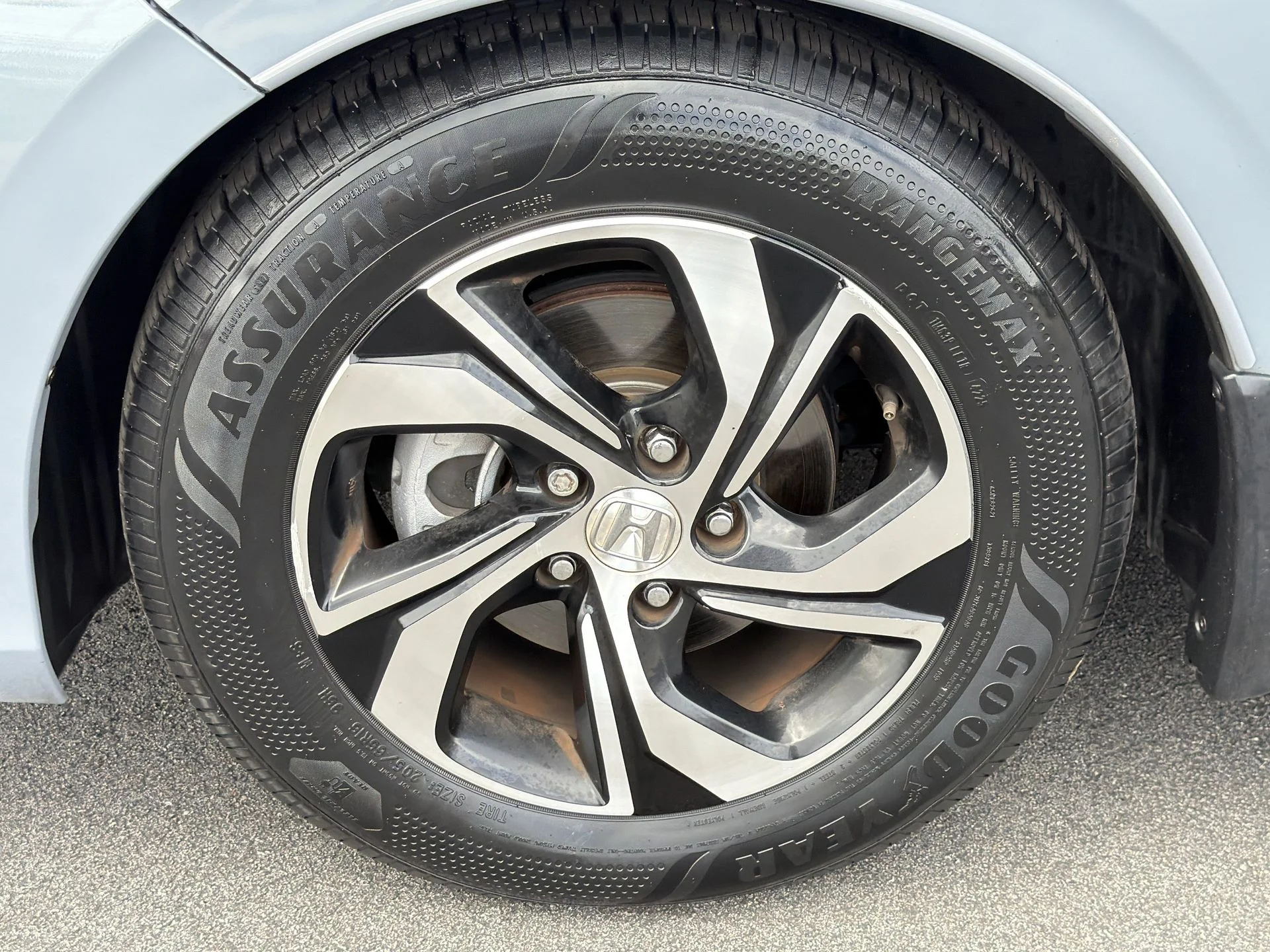 Certified Used 2024 Morning Mist Metallic Honda EX image 31