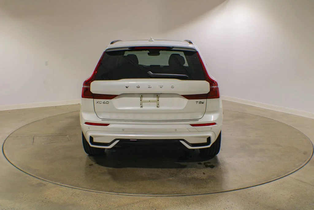 New 2026 Crystal White Volvo T8 Ultra image 4
