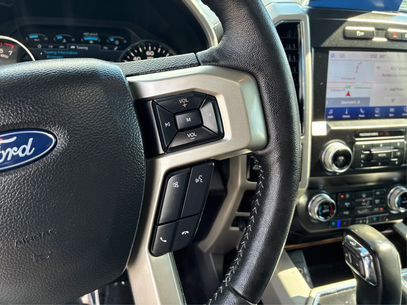 Certified Used 2019 Magnetic Metallic Ford LARIAT image 24