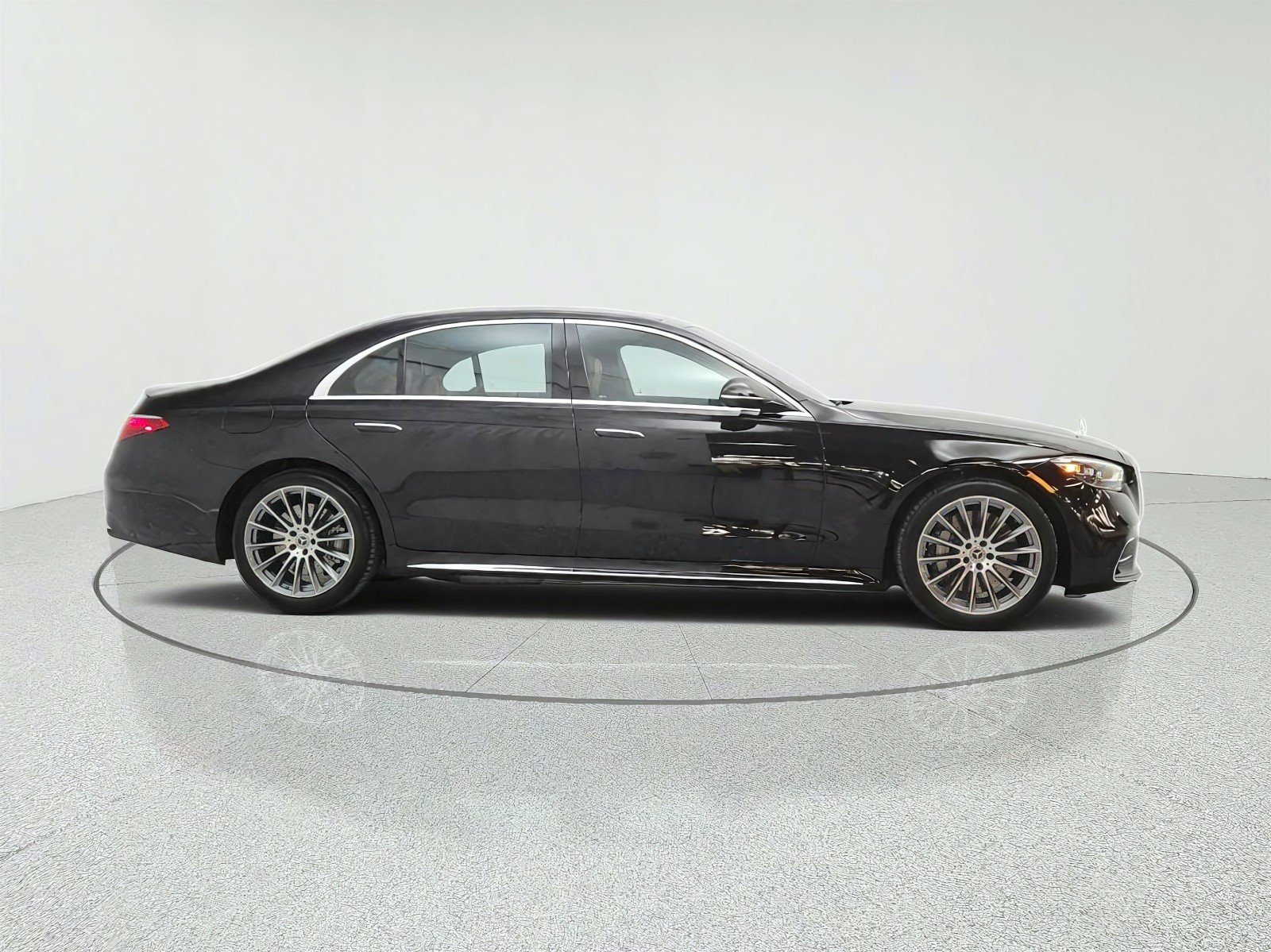 Certified Used 2024 Obsidian Black Metallic Mercedes-Benz S 580e 4MATIC® Sedan image 4