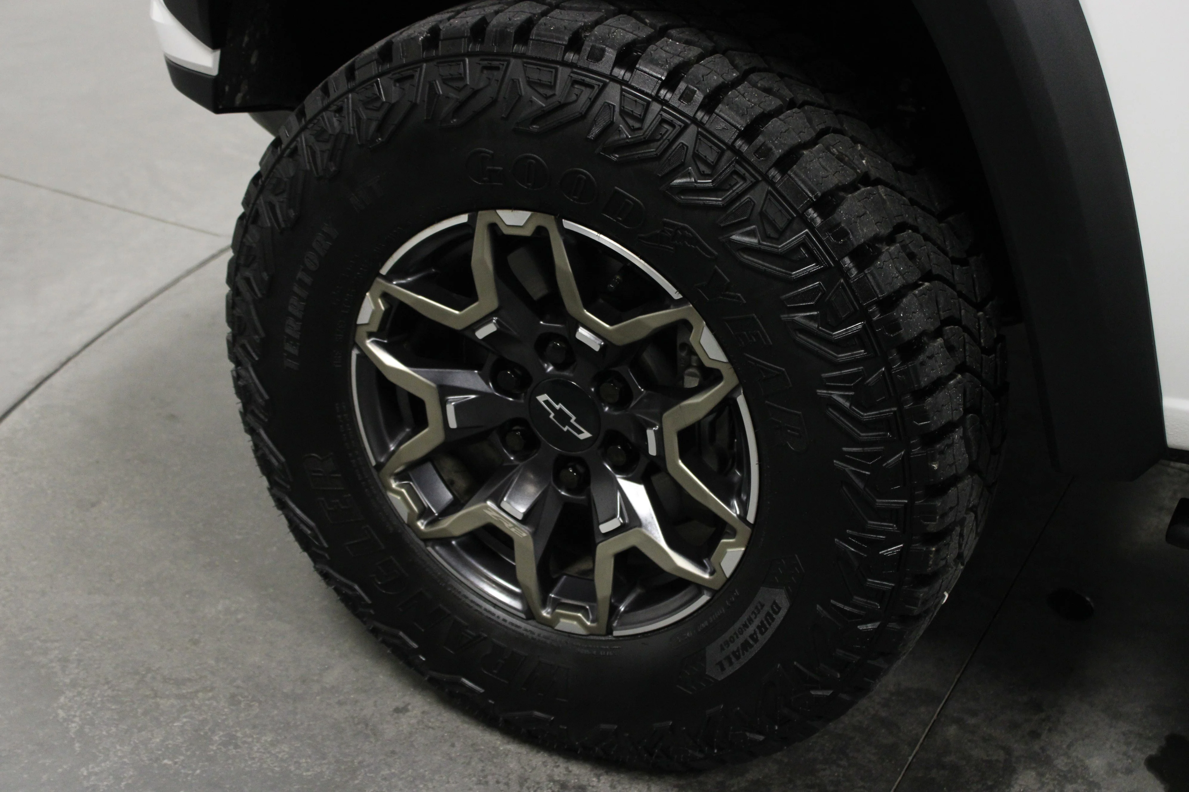 Used 2025 Summit White Chevrolet ZR2 image 10