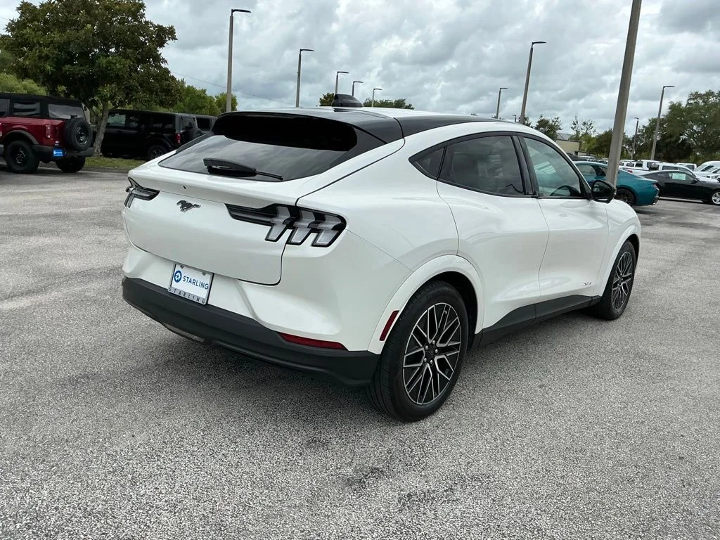 Used 2025 White Ford Premium image 11