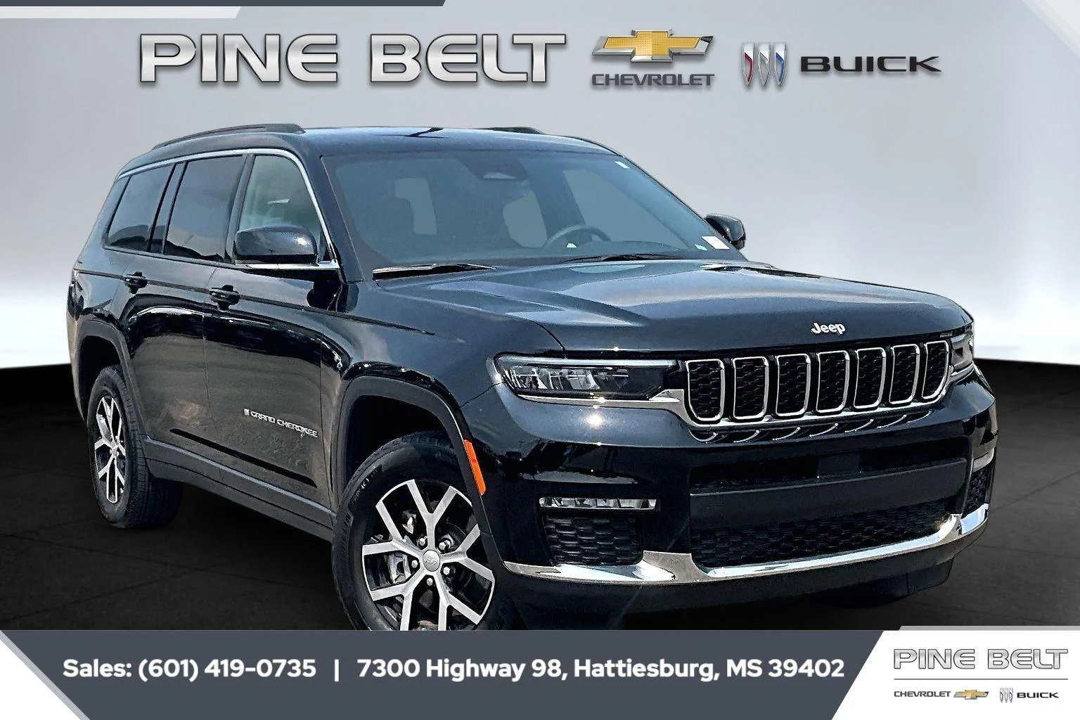 Used 2025 Diamond Black Crystal Pearlcoat Jeep Limited image 1