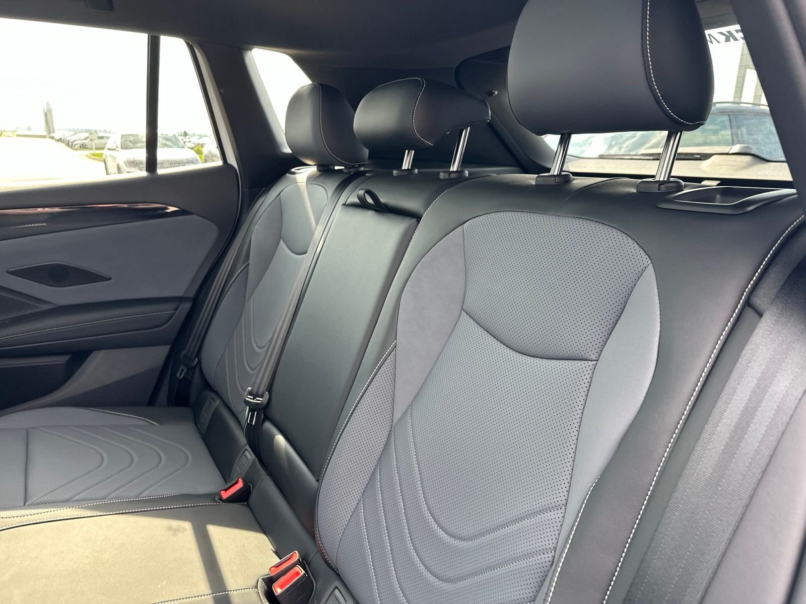 New 2026 White/off-white Volkswagen 2.0T SE R-Line Black image 23