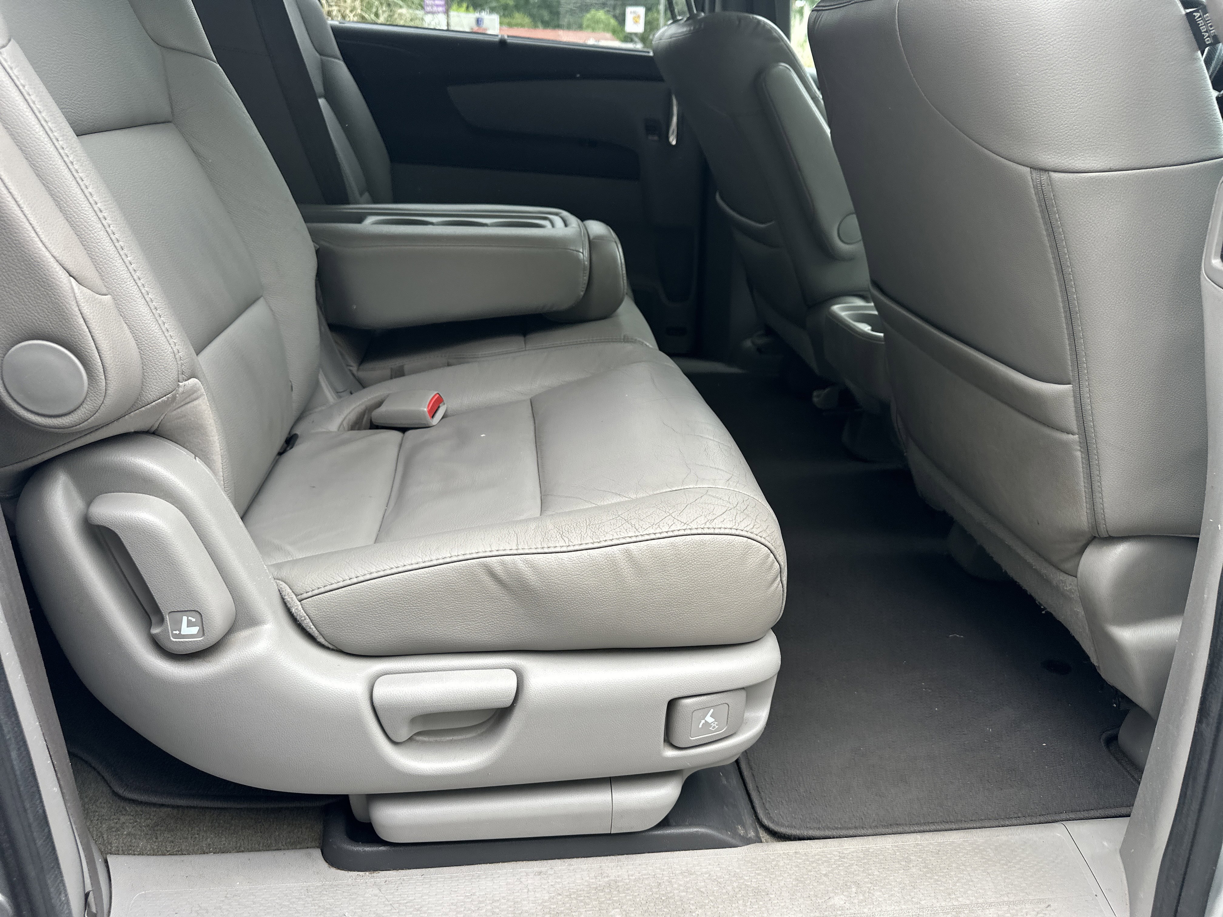 Used 2014 Alabaster Silver Metallic Honda EX-L image 18