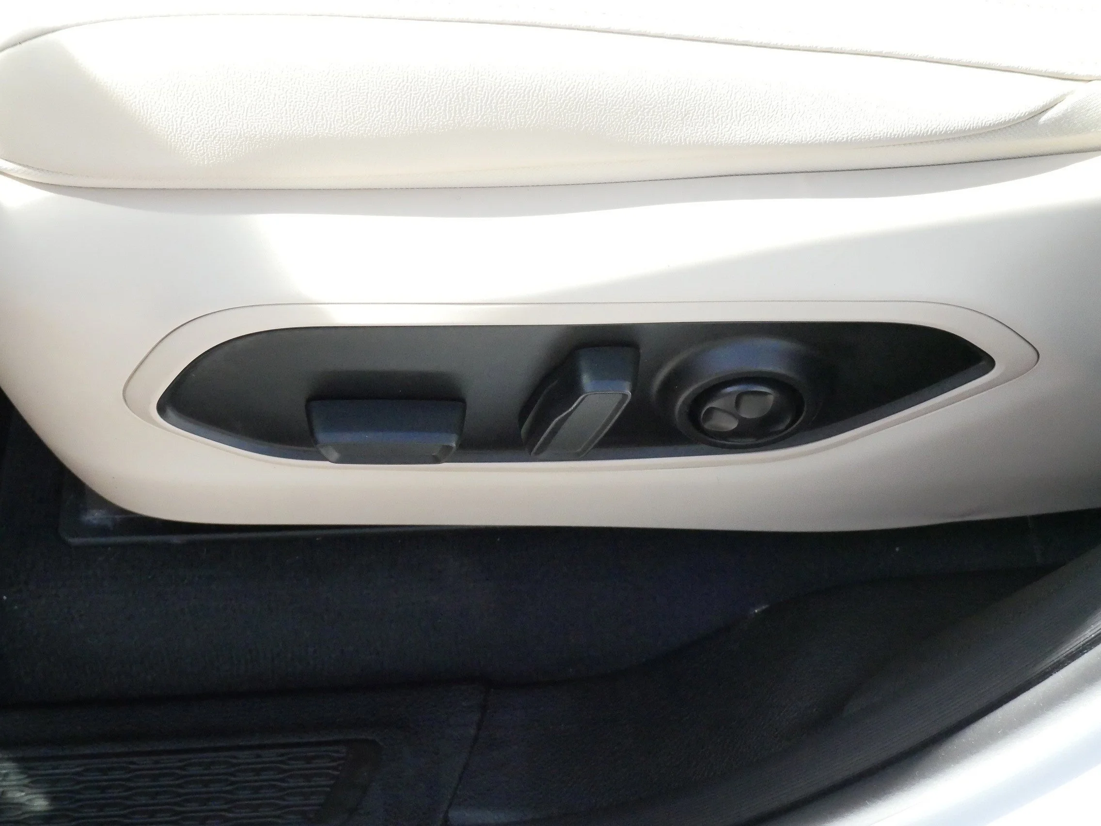 Used 2025 Bright White Clearcoat Jeep Limited image 20