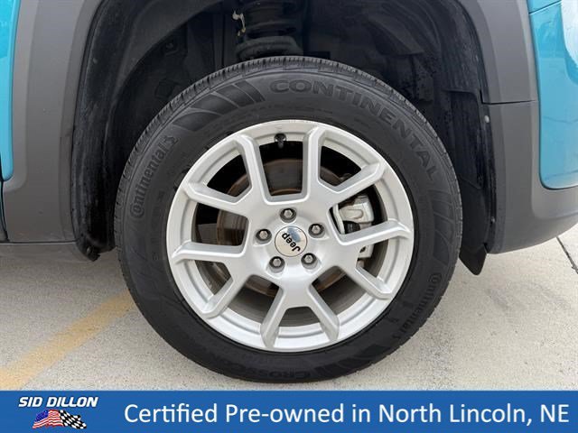 Used 2022 Bikini Metallic Clearcoat Jeep Latitude image 9