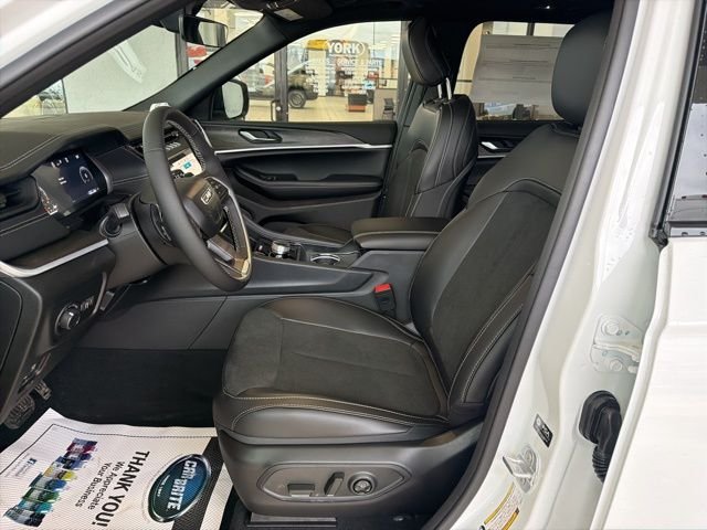 New 2026 Bright White Clear-Coat Exterior Paint Jeep Altitude image 14