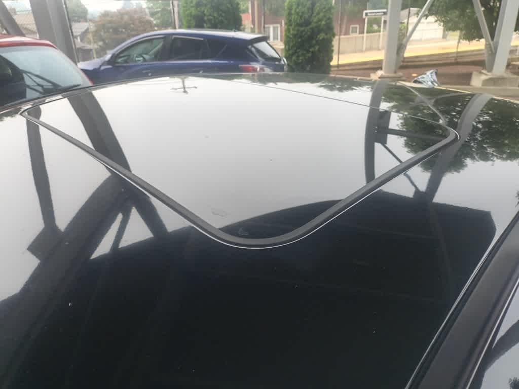 Used 2014 Black Diamond Hyundai Limited image 4