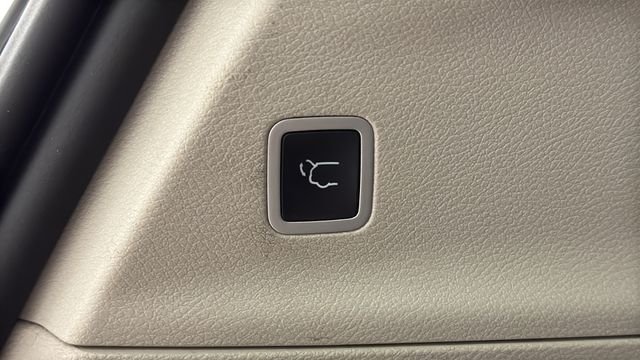 Used 2023 Bright White Clearcoat Chrysler Touring L image 27