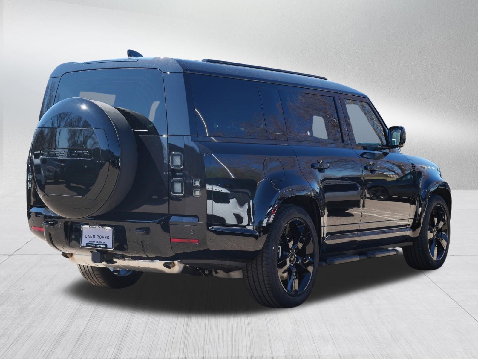 New 2026 Santorini Black LAND ROVER X-Dynamic SE image 2