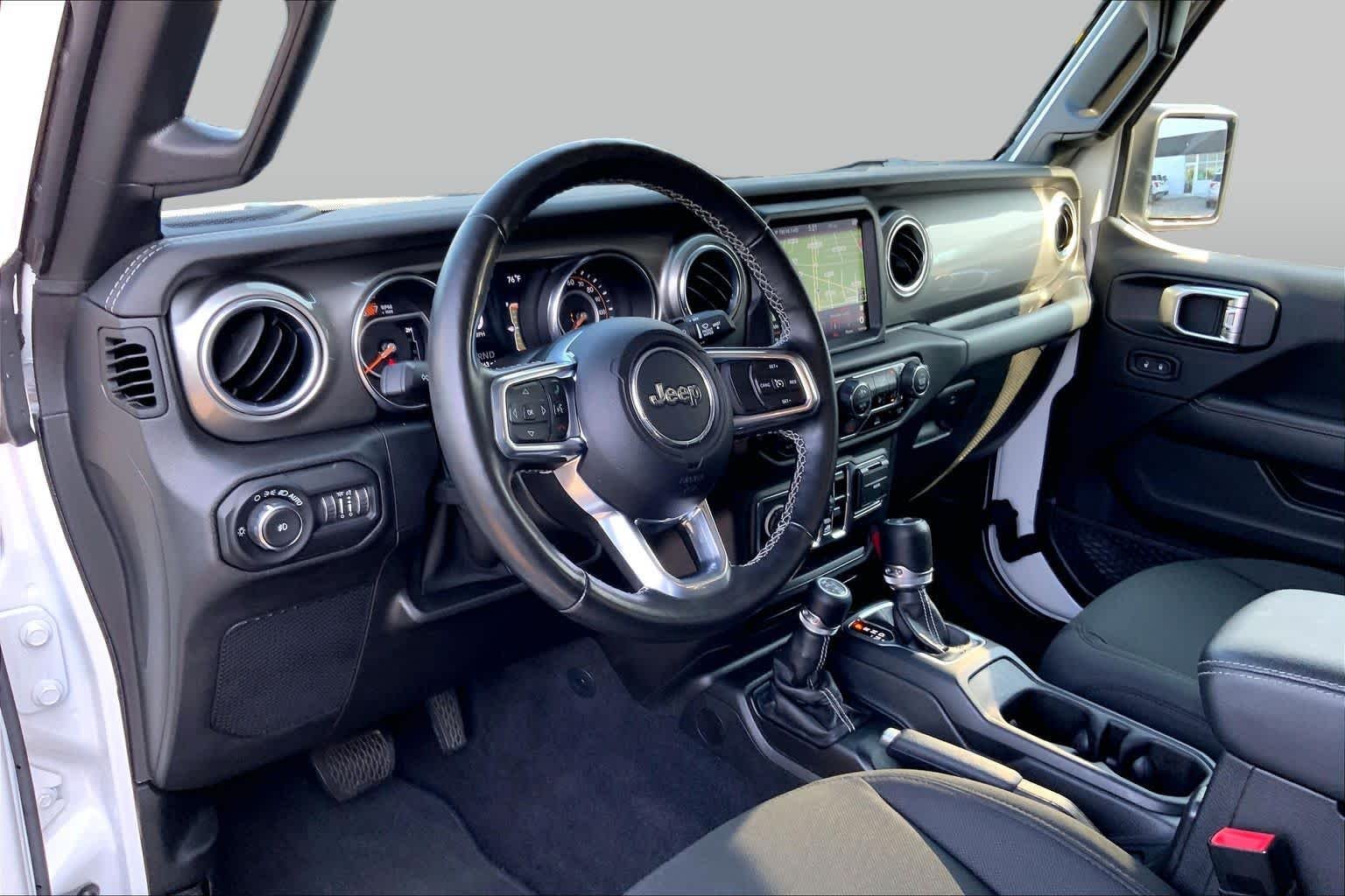 Used 2021 Bright White Clearcoat Jeep Unlimited Sahara image 15