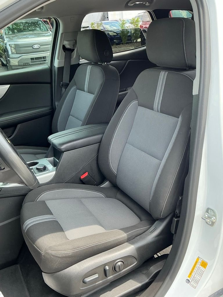 Used 2025 White Chevrolet LT image 26