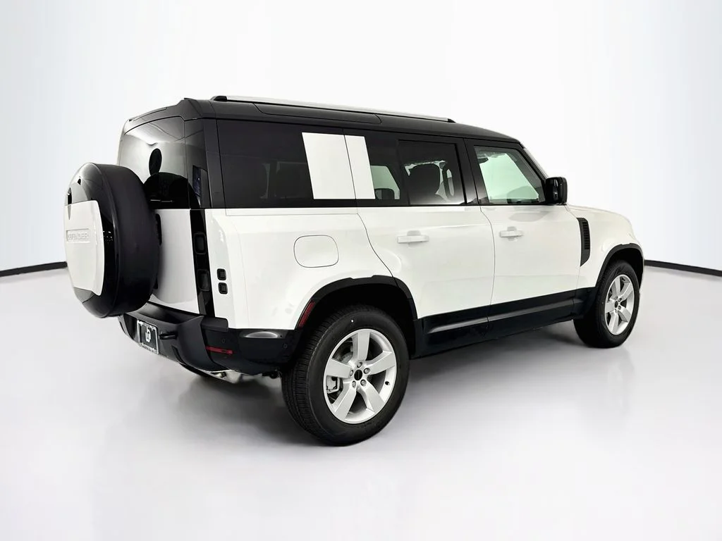 New 2026 Fuji White Land Rover X-Dynamic SE image 5