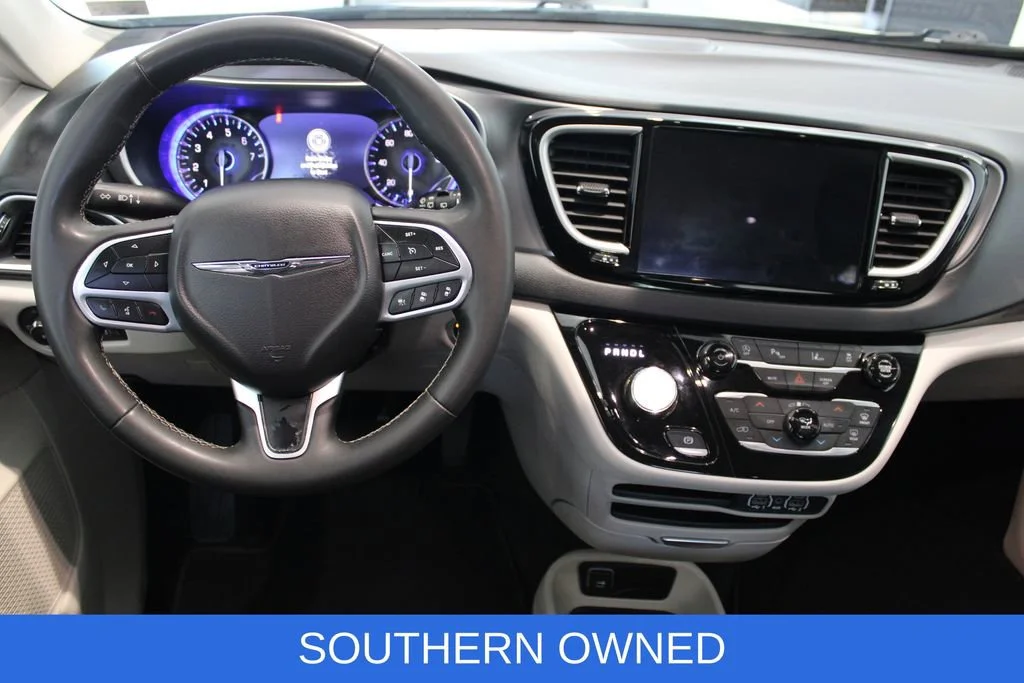 Used 2023 White Chrysler Touring L image 7