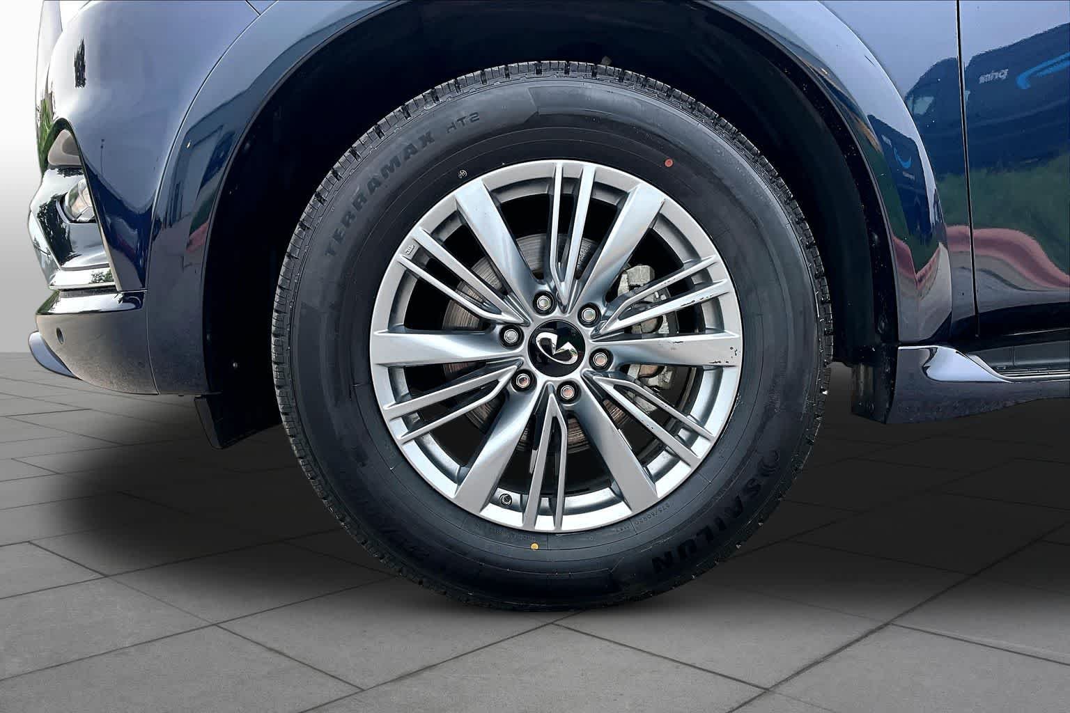 Used 2023 Hermosa Blue INFINITI LUXE image 11