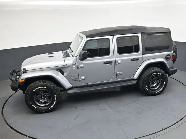 Used 2020 Silver Jeep Unlimited Sahara image 29