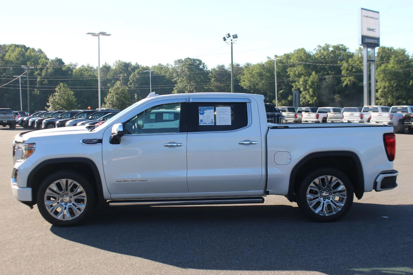 Used 2021 WHITE FROST TRICOAT GMC Denali image 4