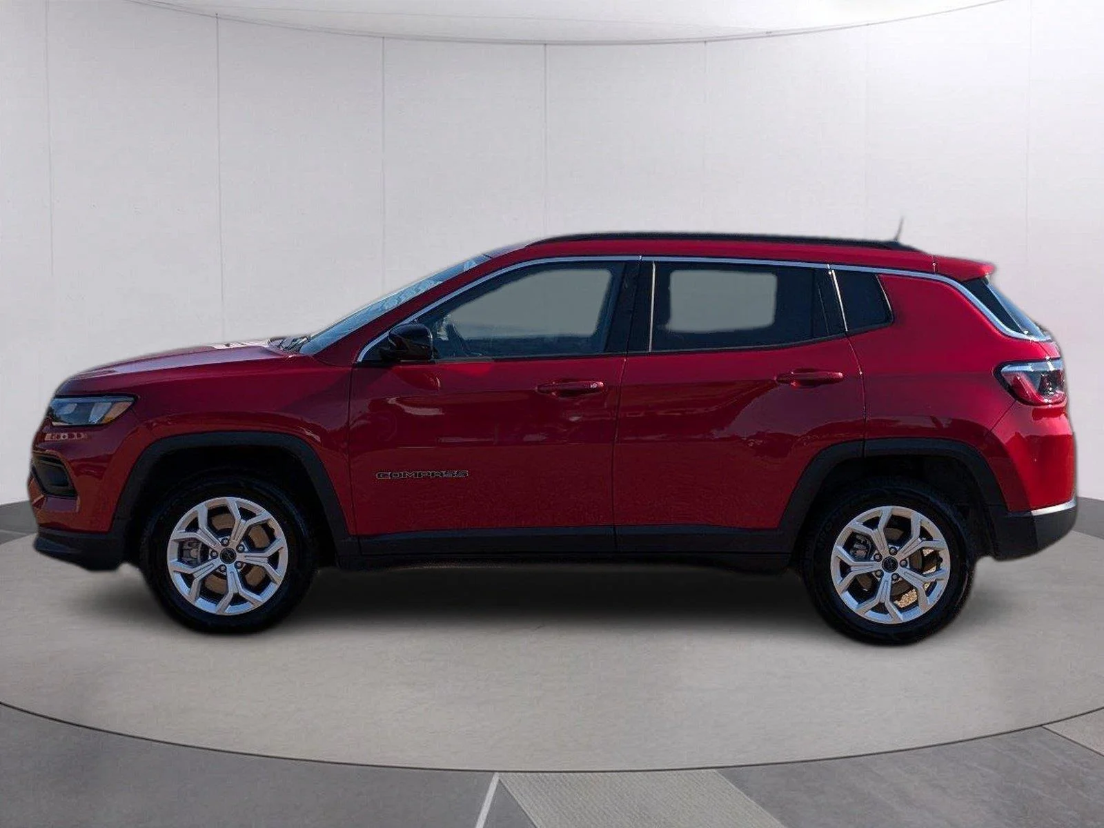 Used 2025 Red Hot Pearlcoat Jeep Latitude image 2