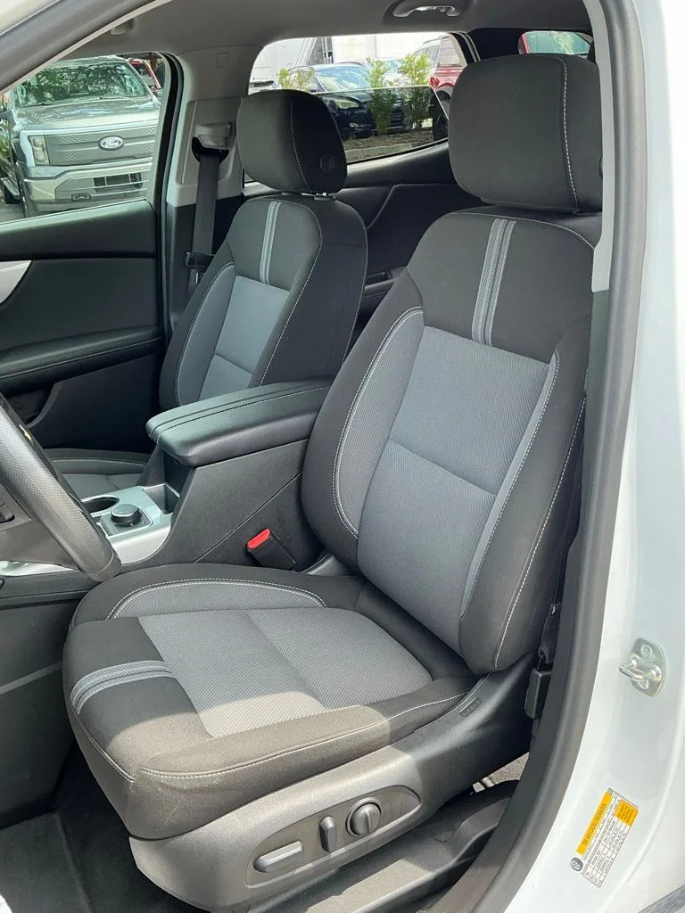 Used 2025 White Chevrolet LT image 26