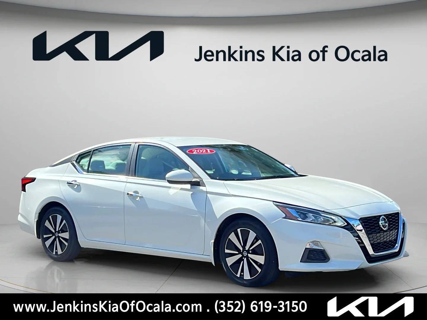 Used 2021 Pearl White Tricoat Nissan 2.5 SV image 2