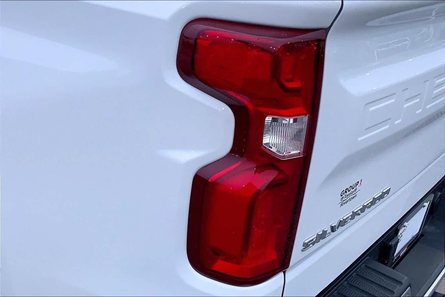 Used 2025 Summit White Chevrolet LTZ image 27