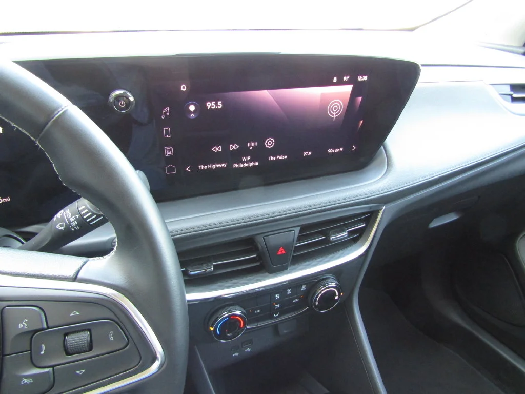 Used 2025 White Buick Preferred image 23
