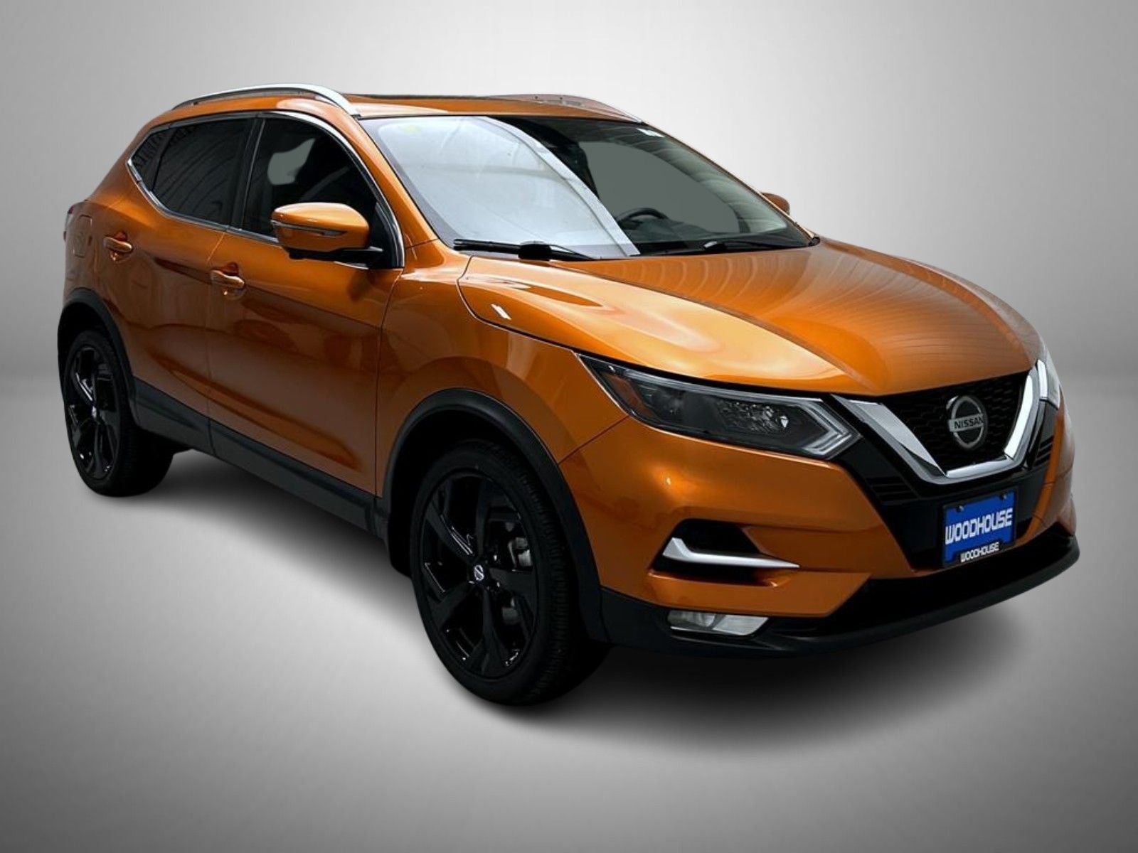 Used 2022 Orange Nissan SL image 3