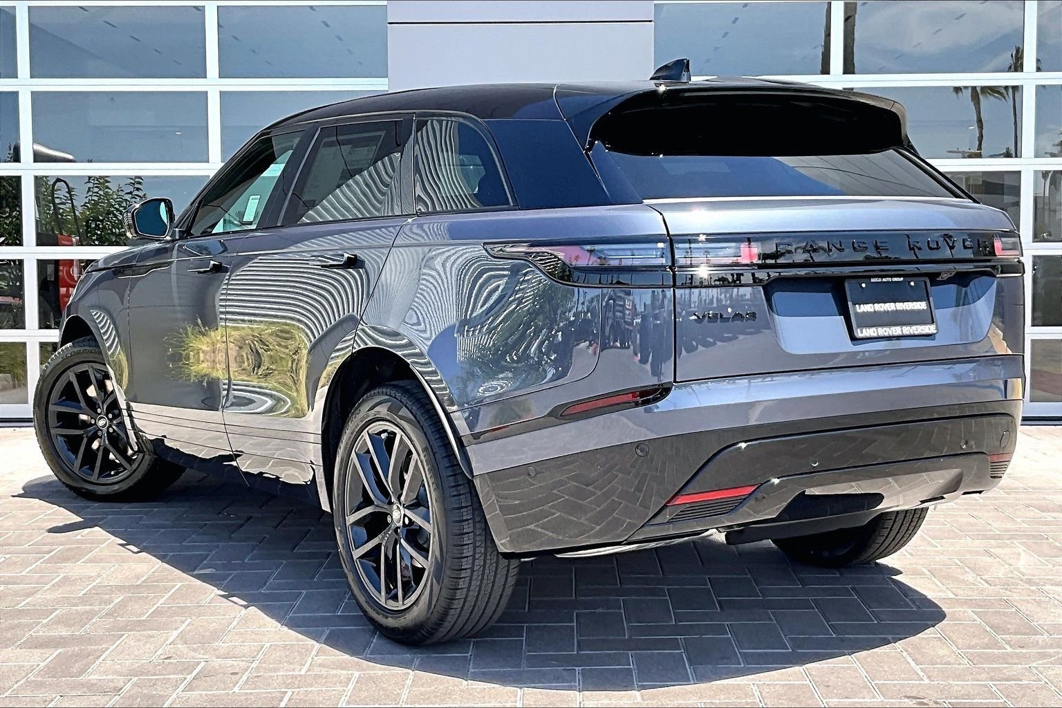 New 2026 Varesine Blue Land Rover Dynamic SE image 3