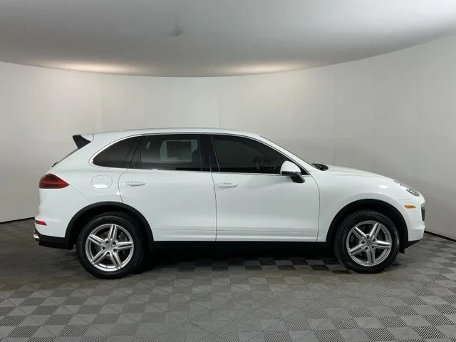 Used 2017  Porsche  image 4