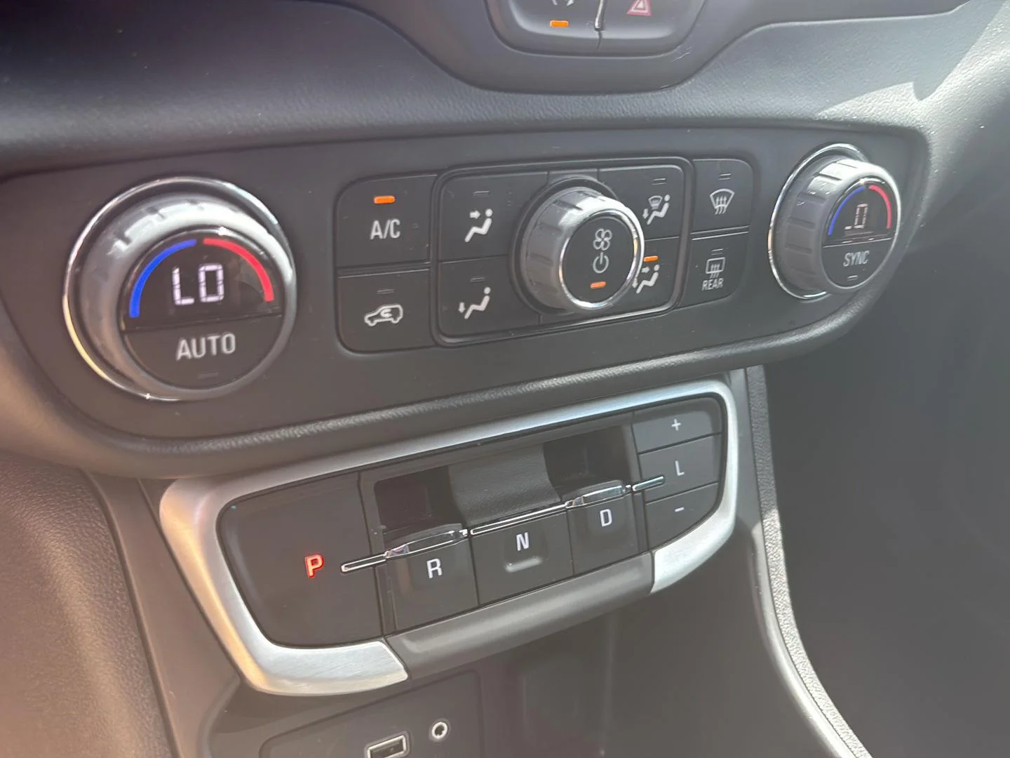 Used 2023 Summit White GMC SLE image 15