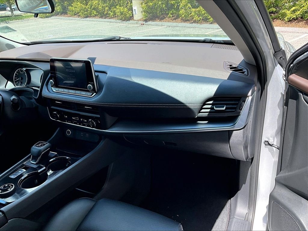 Used 2023 Silver Nissan SV image 13