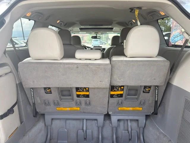Used 2011 Silver Toyota XLE image 25